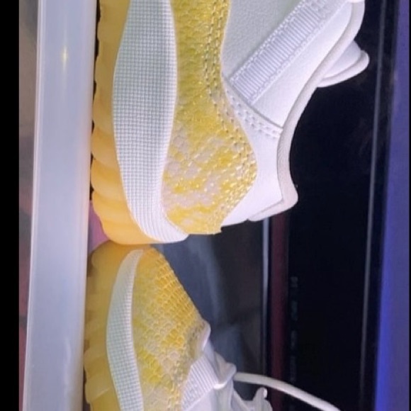 Jordan 11s 9C toddler sneakers White Yellow - Picture 2 of 7